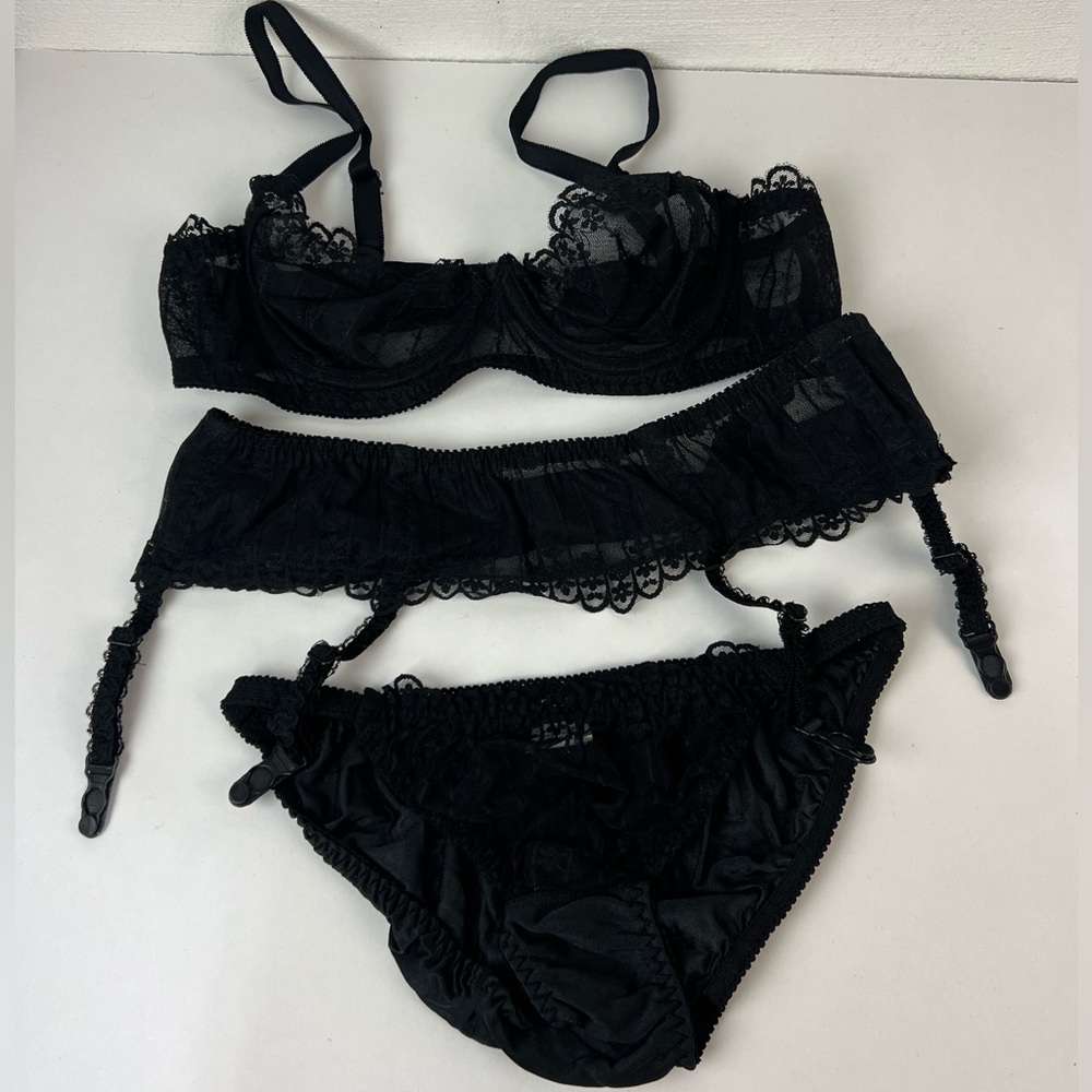 Undercover Wear Black Lace 3 Piece Set, 34B